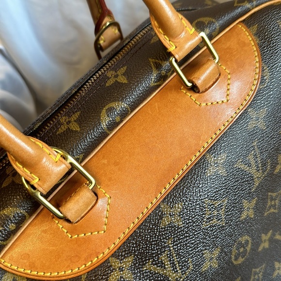 Louis Vuitton Deauville Authentic EUC - Picture 8 of 15